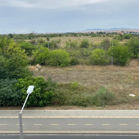 Ador 4th Floor Cherno דירה נסבר